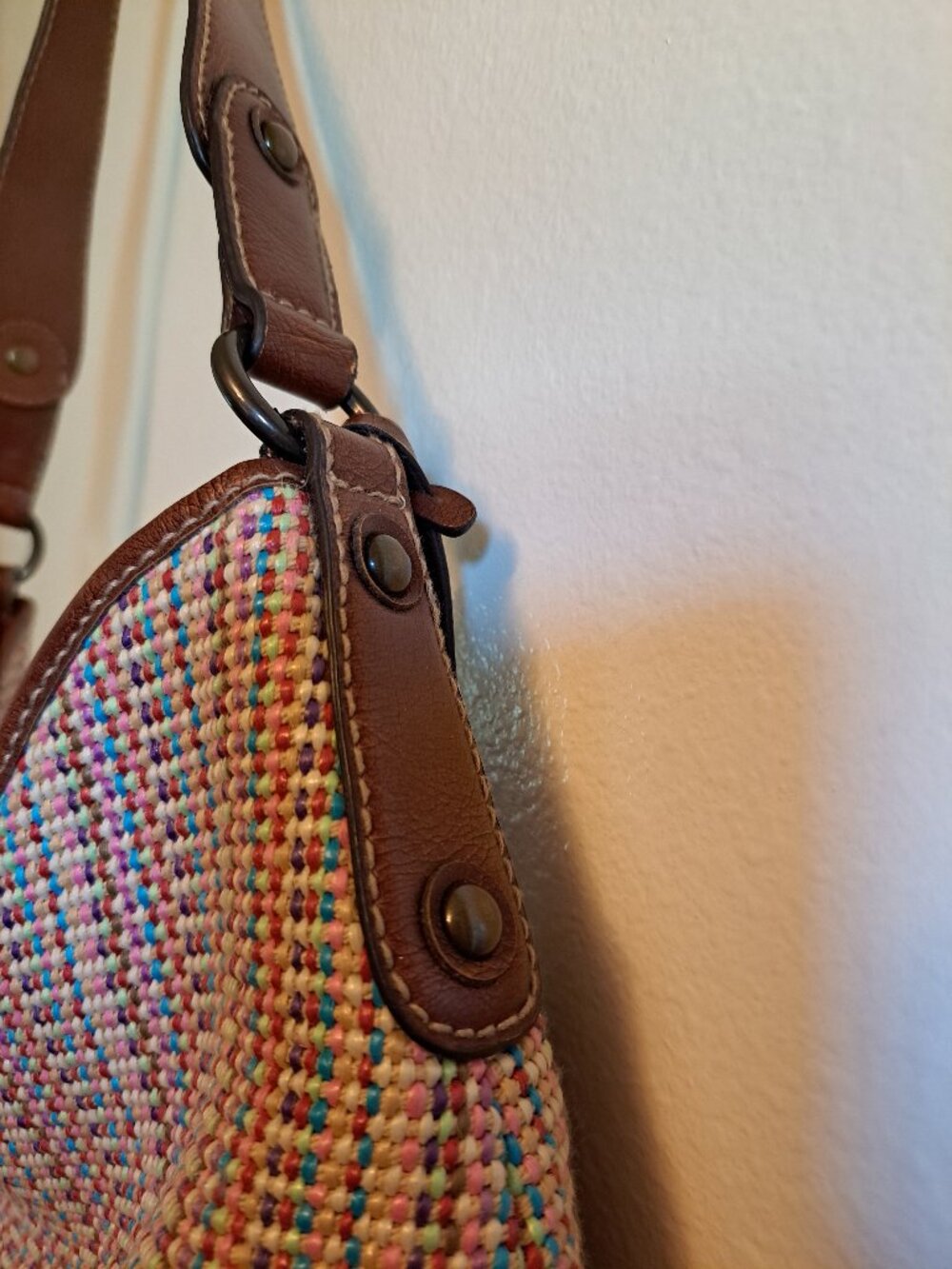 Vintage Fossil Key Earthtones woven hobo shoulder bag w/colorful striped pattern - Picture 4 of 13